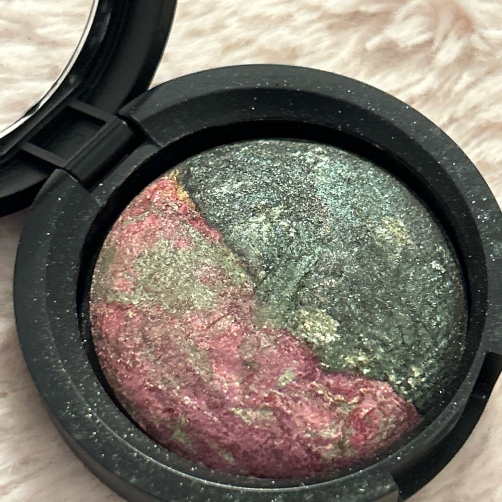 Laura Geller Marble Shadow - Mauve Mint - Picture 2 of 4